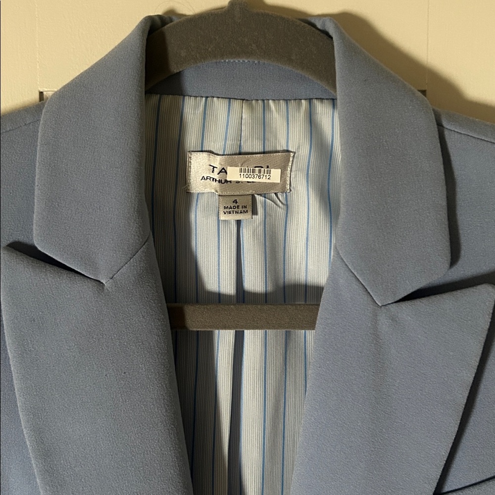 Tahari blazer - Picture 5 of 10